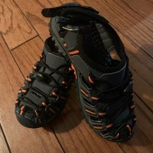 Boys Fila sandals size 13